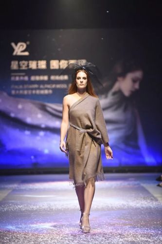风靡全球的澳洲黑科技变色围巾,朱一龙张钧甯都被圈粉!