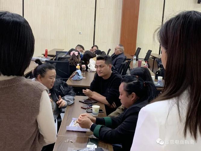 技术和经济信息化局副局长龙洲,农广校校长龙守勋,农广校讲师胡传钧
